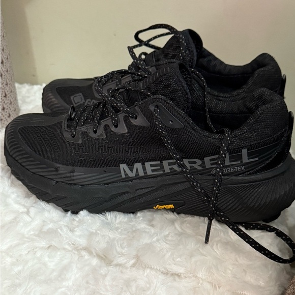 Merrell Black Athletic Shoes with Breathable Mesh and Aggressive Tread women’s - Picture 5 of 6